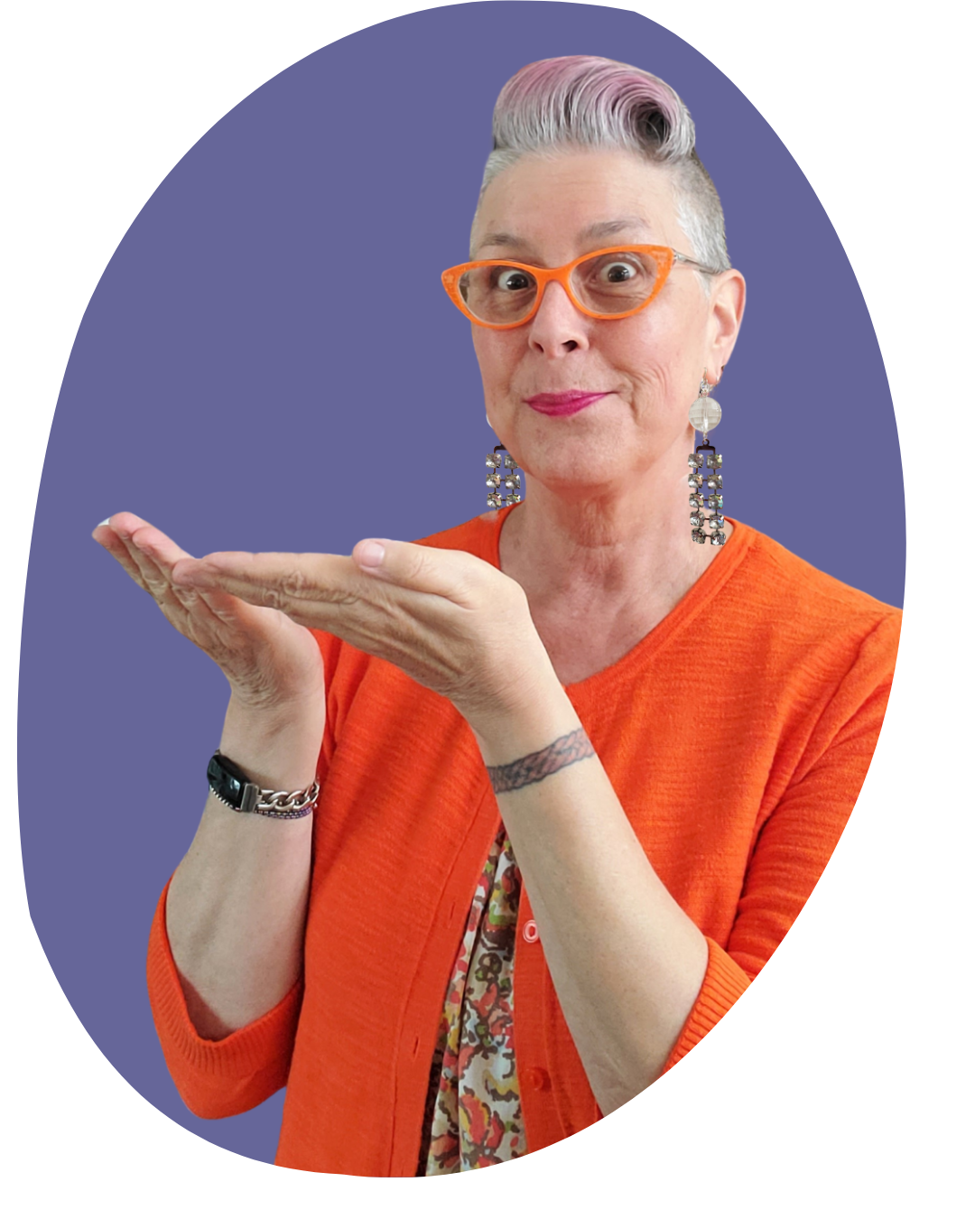 Picture of Lisa pointing to the left